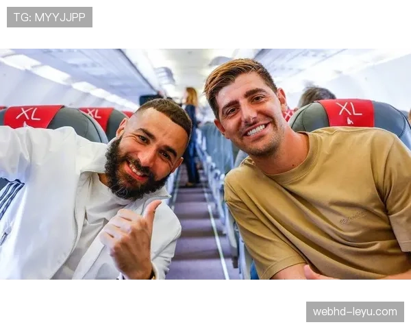 库尔图瓦荣膺金球奖,门将价值再获全球瞩目 库尔图瓦荣膺金球奖,门将价值再获全球瞩目