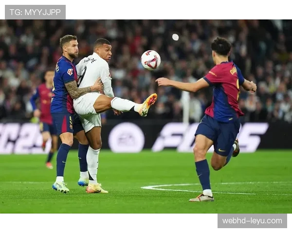 皇马防守稳定性下降影响球队表现,近期关键战面临考验 皇马防守稳定性下降影响球队表现,近期关键战面临考验